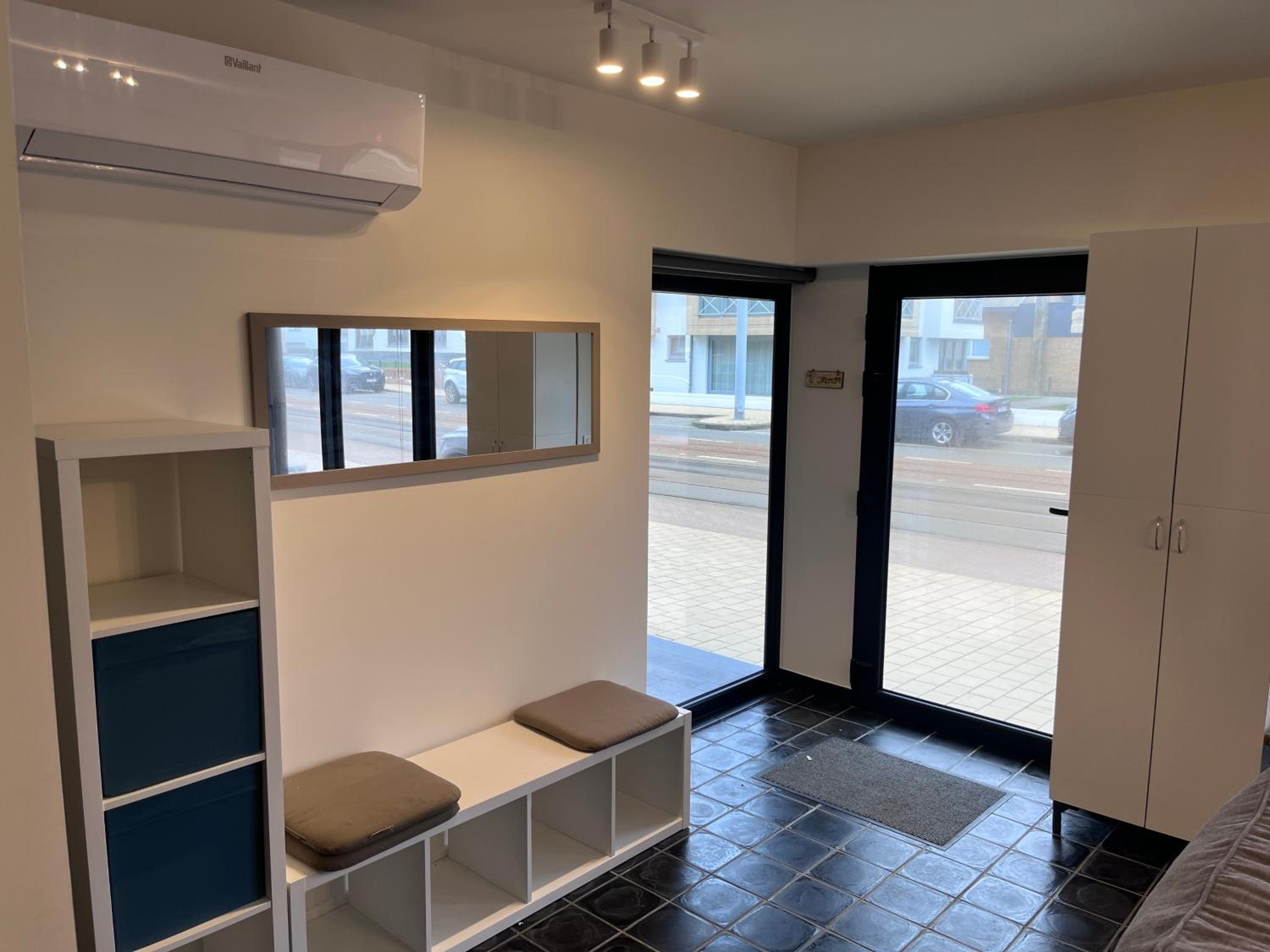 New bright 180m2 appartement,100m from the beach