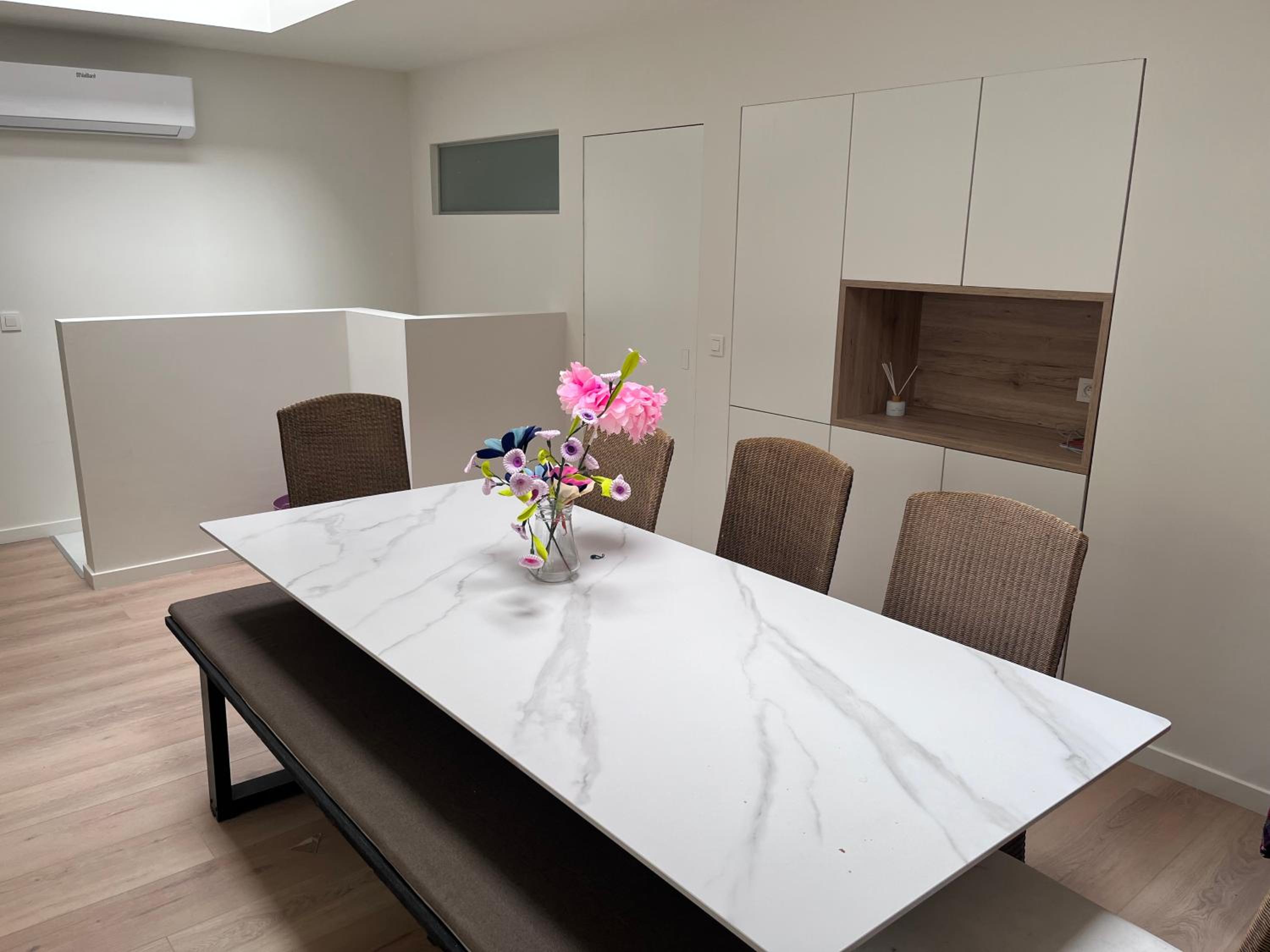 New bright 180m2 appartement,100m from the beach