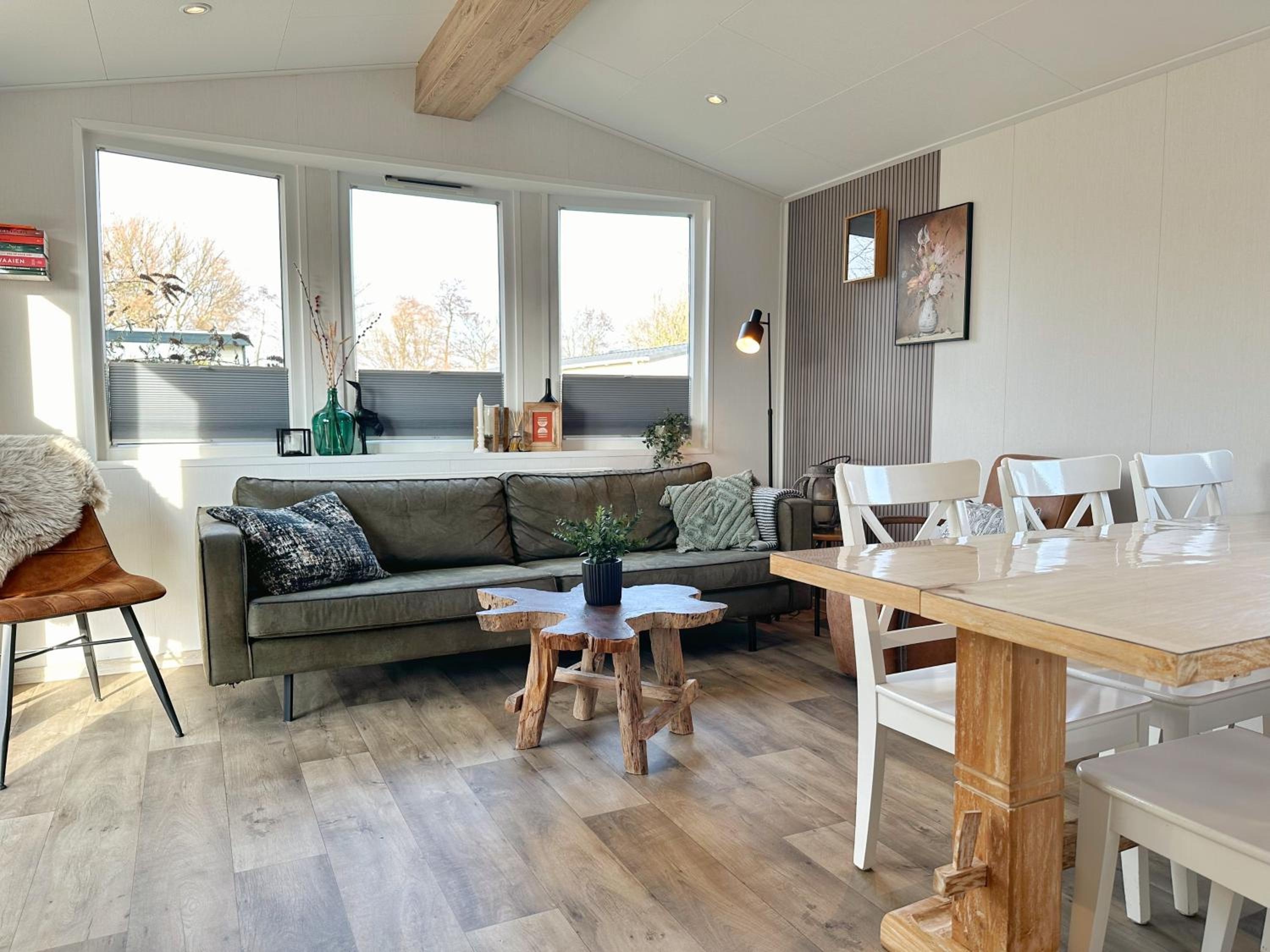 Chalet 5a op Recreatiepark De Wielen view 2