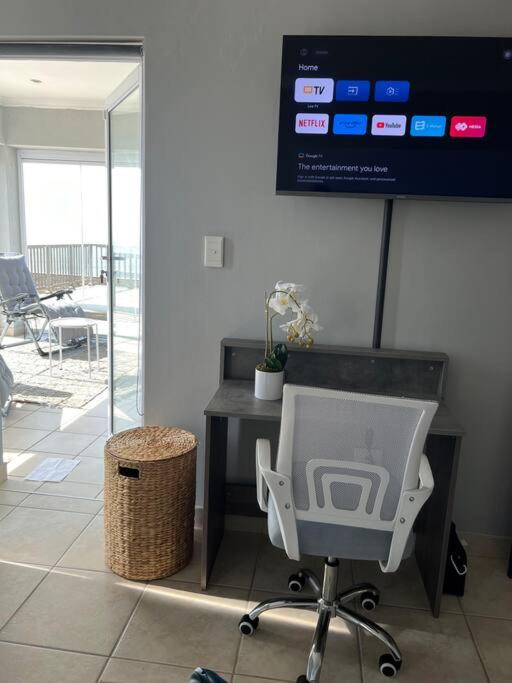 A quintessential work-relax space view 3