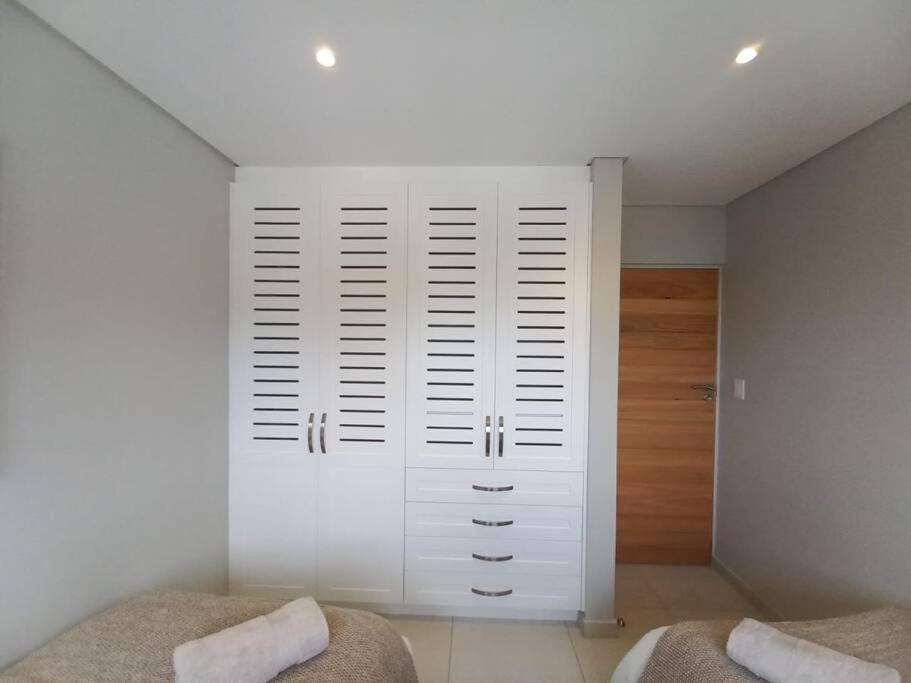 Queens Cove One Bedroom Apt 2 view 5
