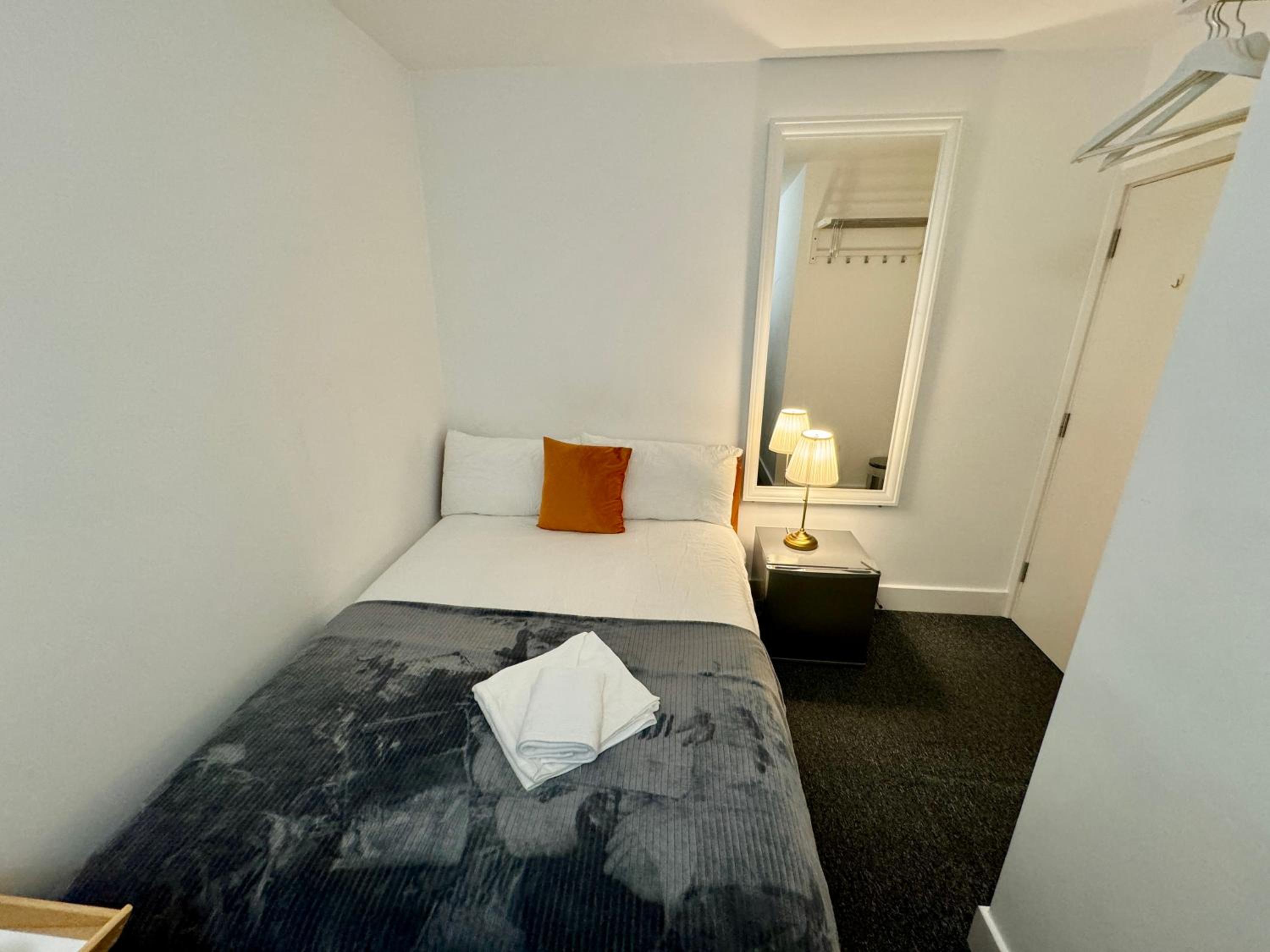 Cosmopolitan Comfort Private Bedrooms in Euston 106