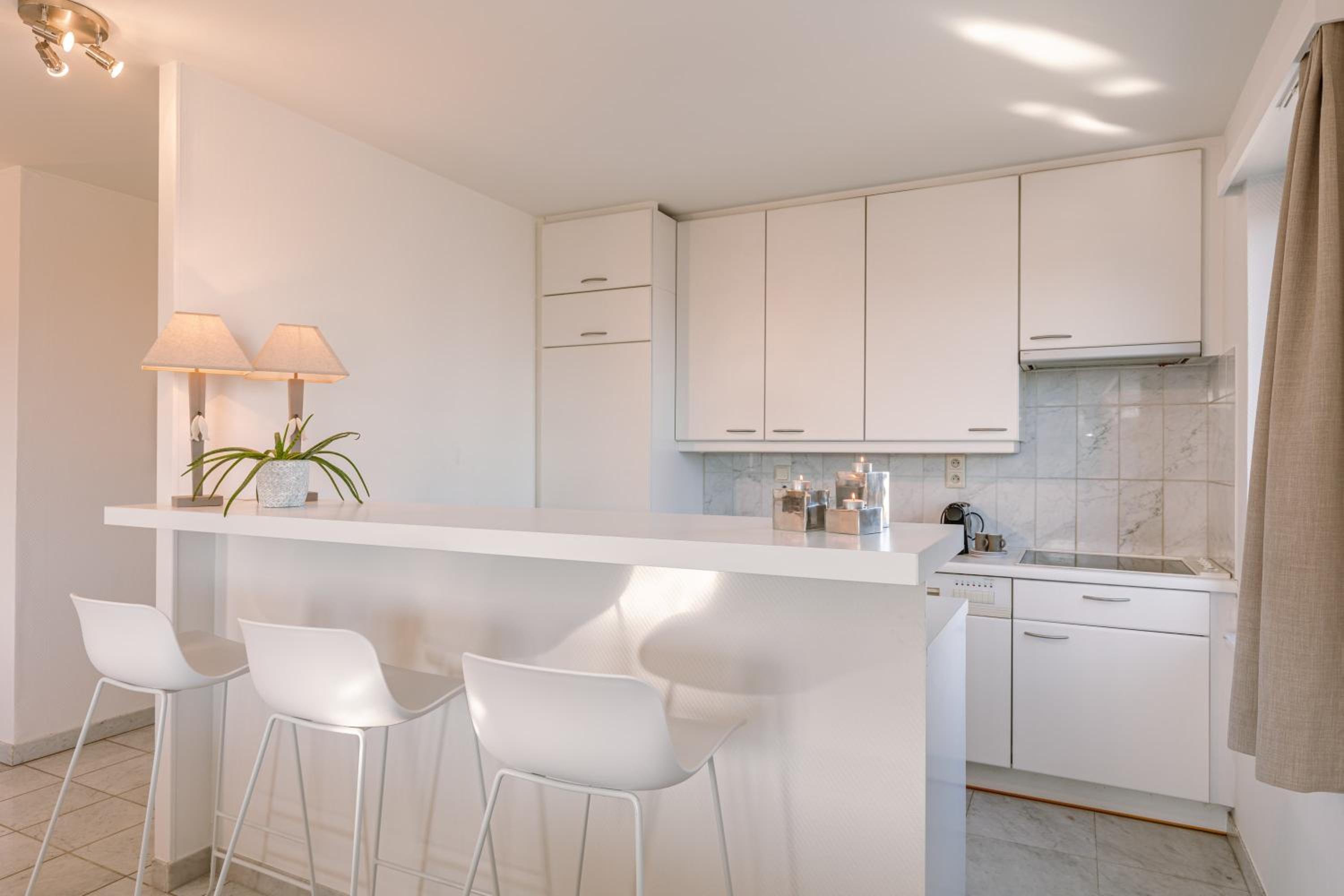 Huswell - Spacious & modern sea view apartment with garage