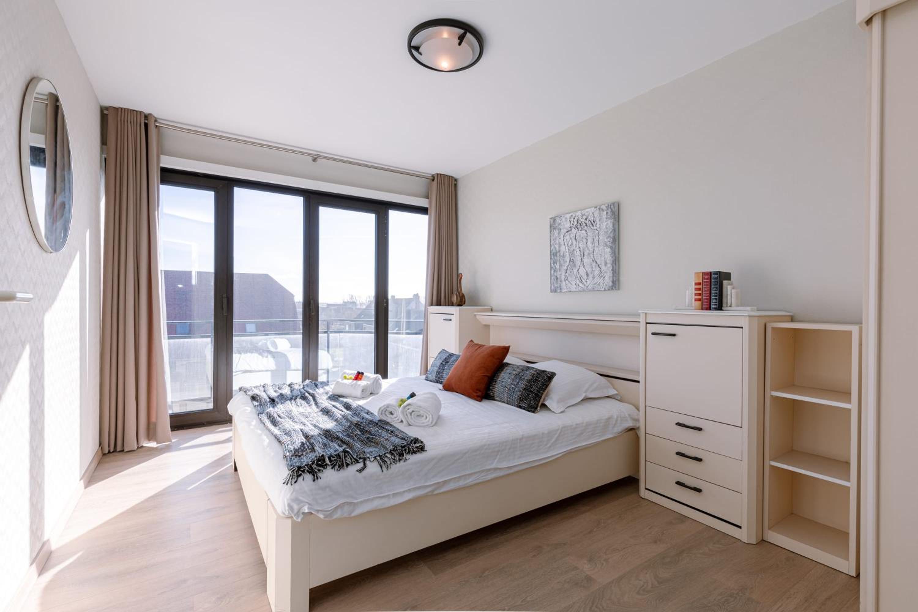Huswell - Spacious & modern sea view apartment with garage