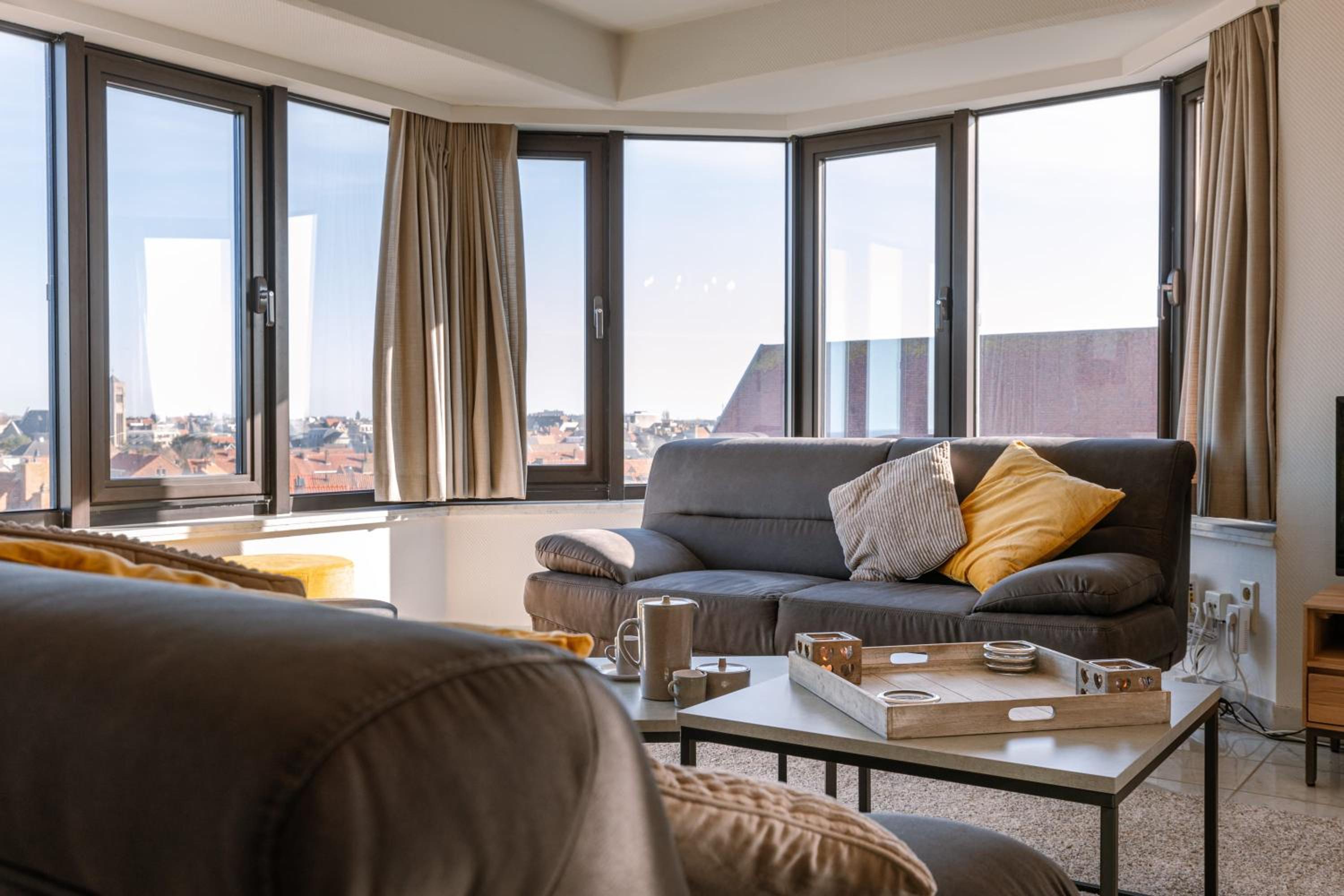 Huswell - Spacious & modern sea view apartment with garage