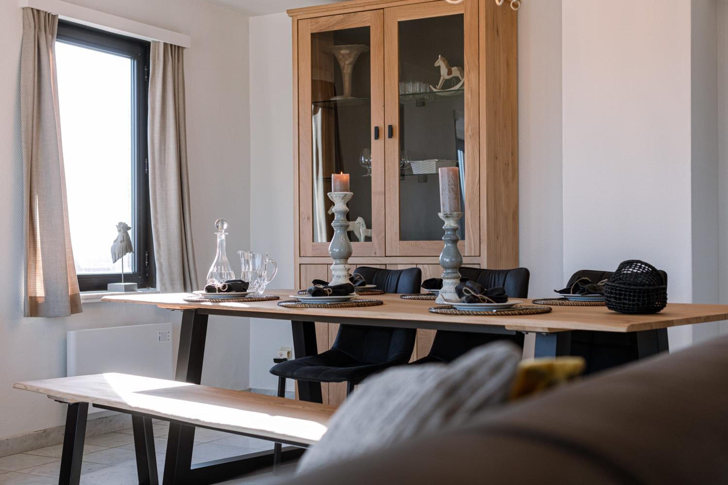Huswell - Spacious & modern sea view apartment with garage