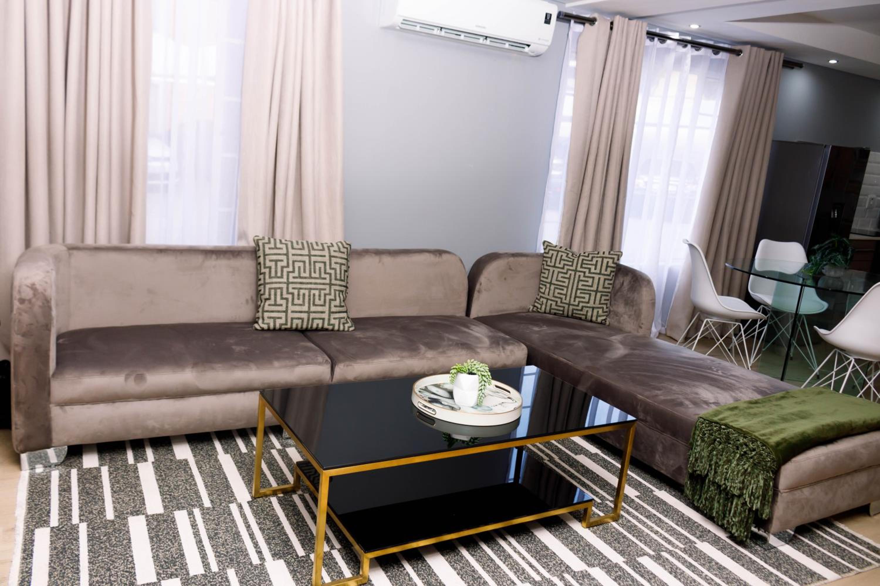 Uptown Apartments - Casalinga Villas view 5