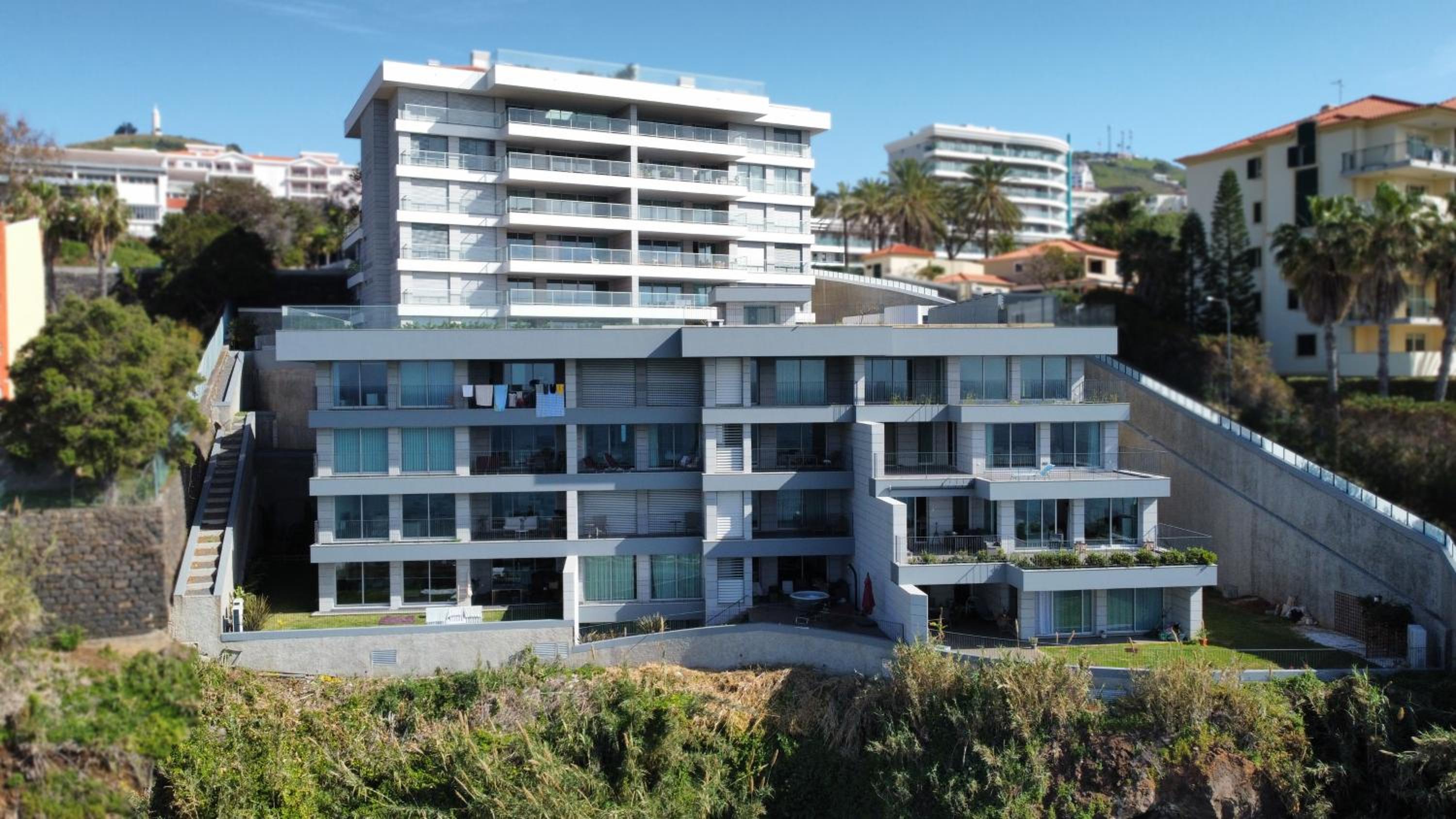 Over the Cliff Apartment by LovelyStay