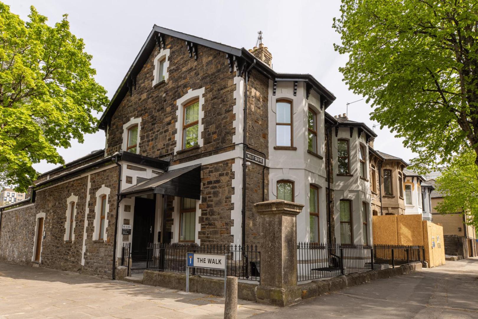 Cohost Partners | Close to City Centre | One BR! - main view