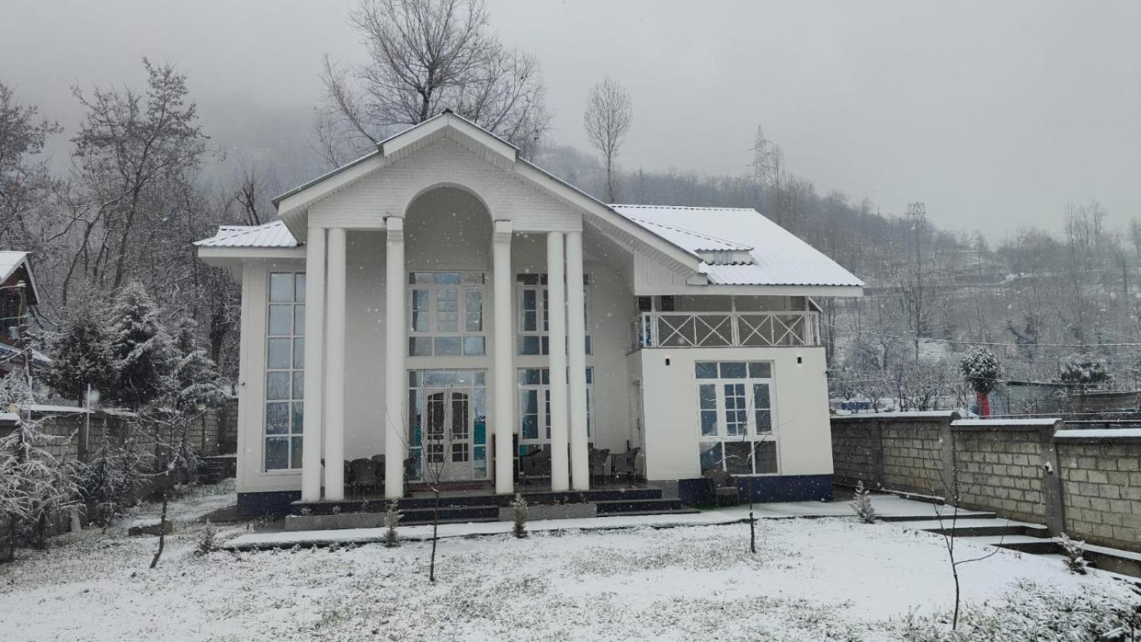 Nature's Edge Nishat Srinagar