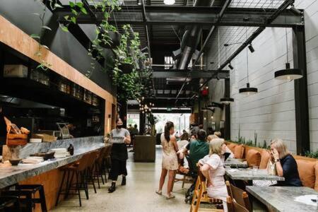 Pet Friendly Family Home In Brisbane - Relocations and Family Stays - Fast Internet - Parking - Netflix