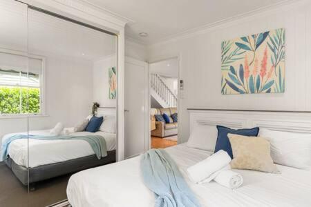 Pet Friendly Family Home In Brisbane - Relocations and Family Stays - Fast Internet - Parking - Netflix