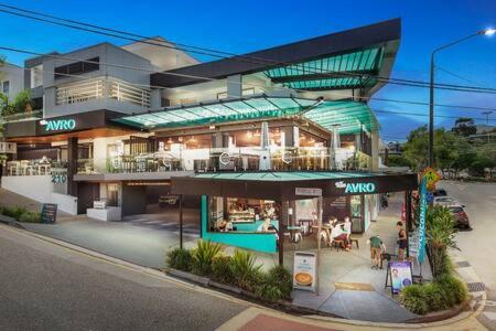 Pet Friendly Family Home In Brisbane - Relocations and Family Stays - Fast Internet - Parking - Netflix