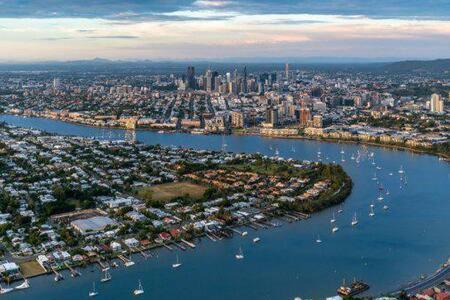 Pet Friendly Family Home In Brisbane - Relocations and Family Stays - Fast Internet - Parking - Netflix