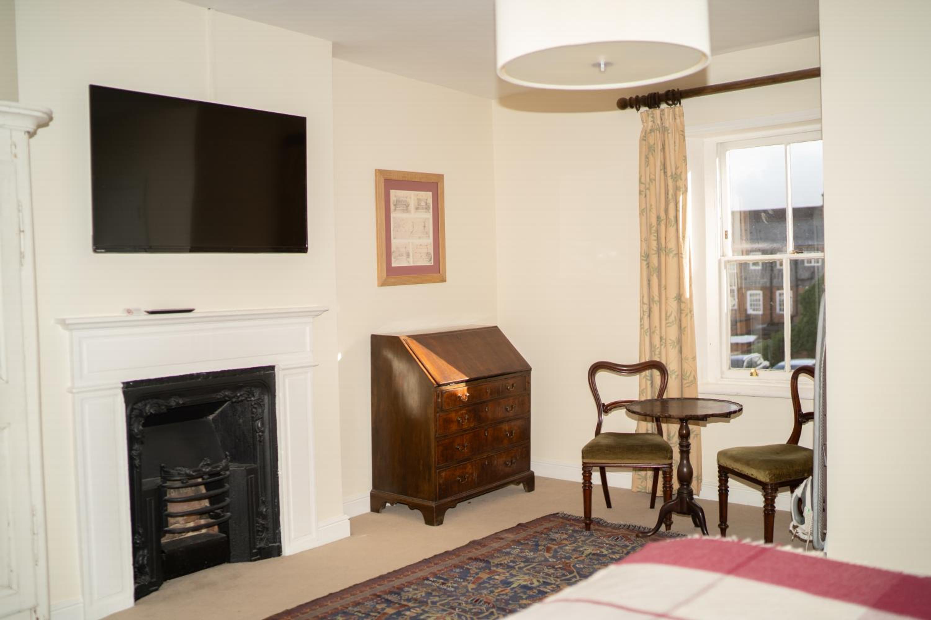 The Bakehouse - central townhouse sleeps 8 people view 3