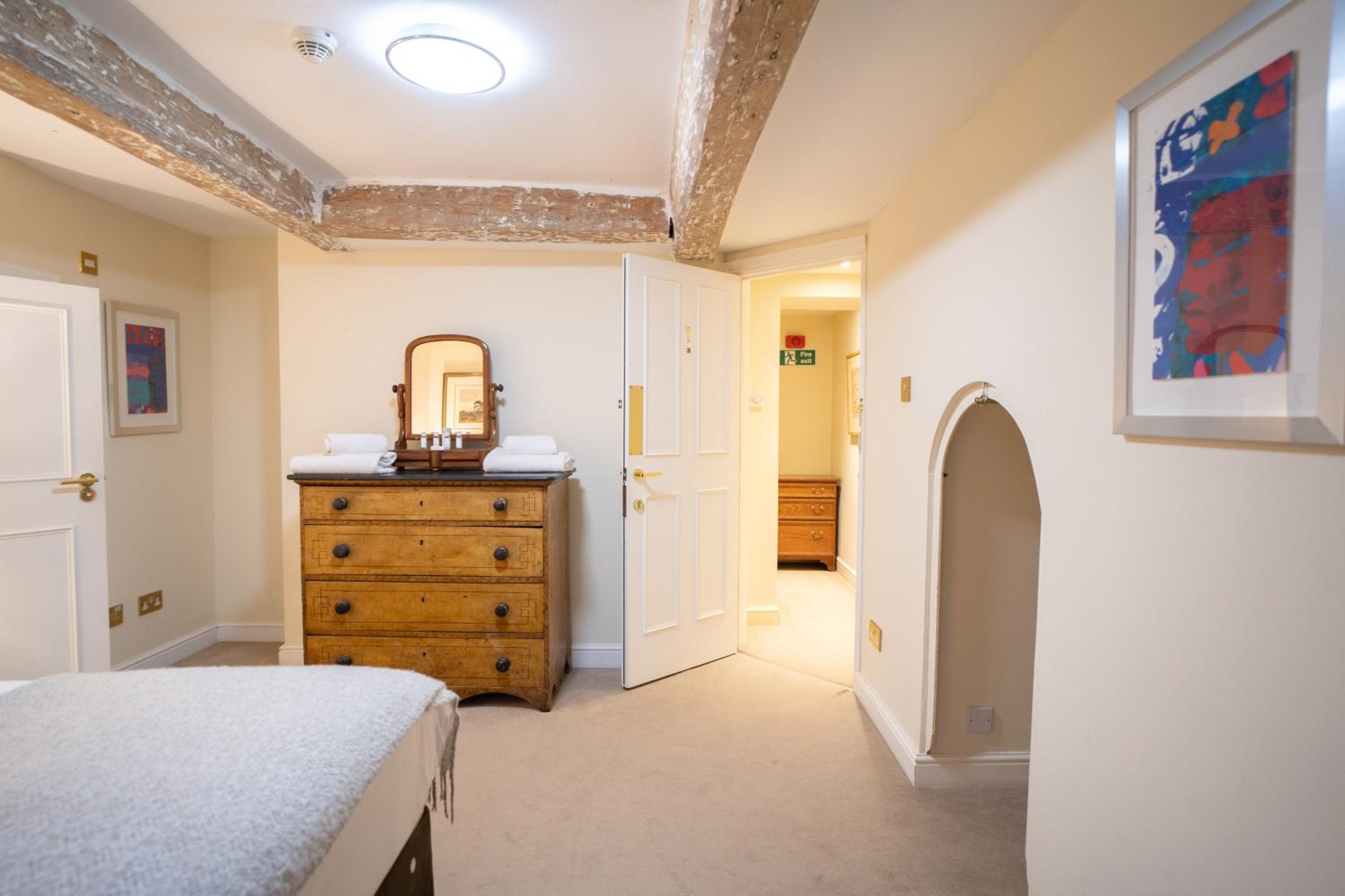 The Bakehouse - central townhouse sleeps 8 people view 4