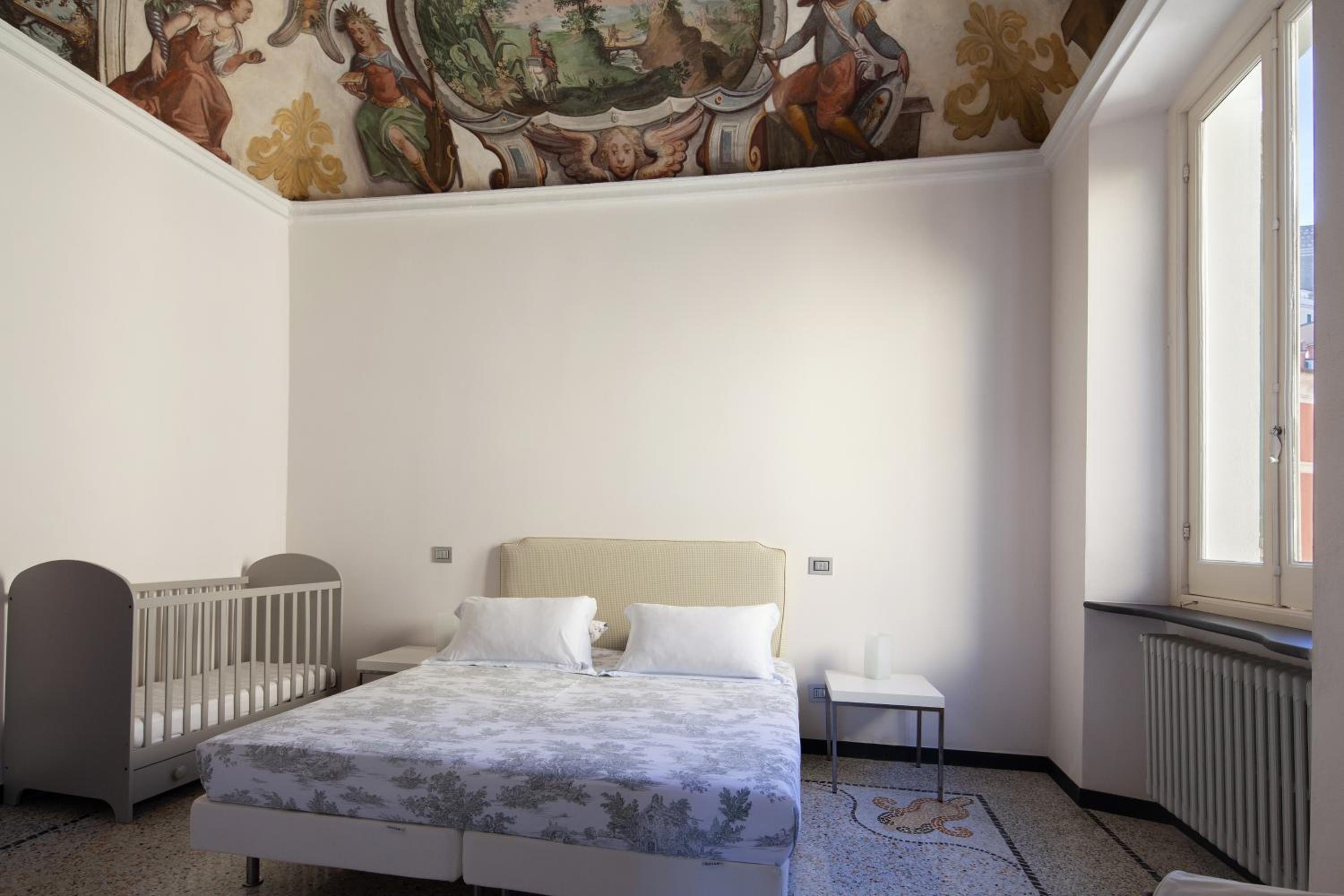 "Magnolia Apartment" Historic, Elegant, Seaview, 2 Aircondo BDR, 2BTH, pedestrian area, Free Private Garage 200 mt far! view 2