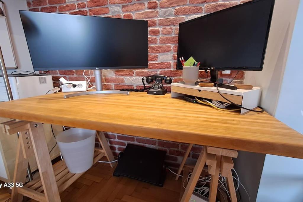 A Home Office penthouse, Syngrou- Fix Metro St.