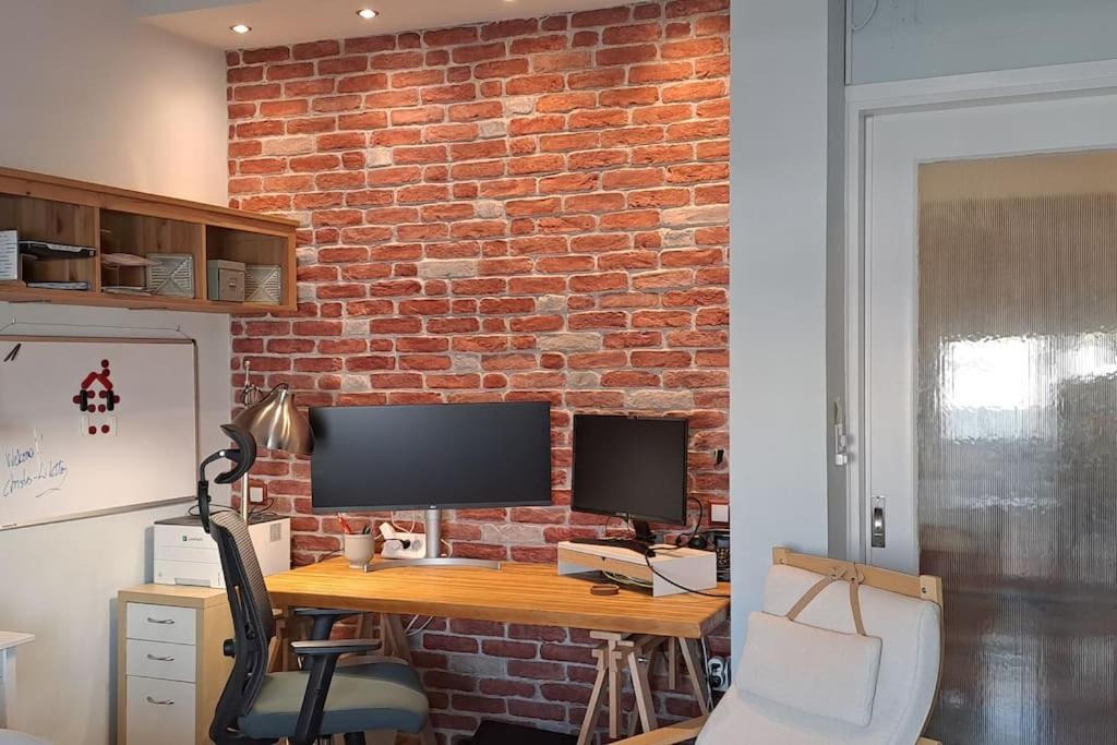 A Home Office penthouse, Syngrou- Fix Metro St.
