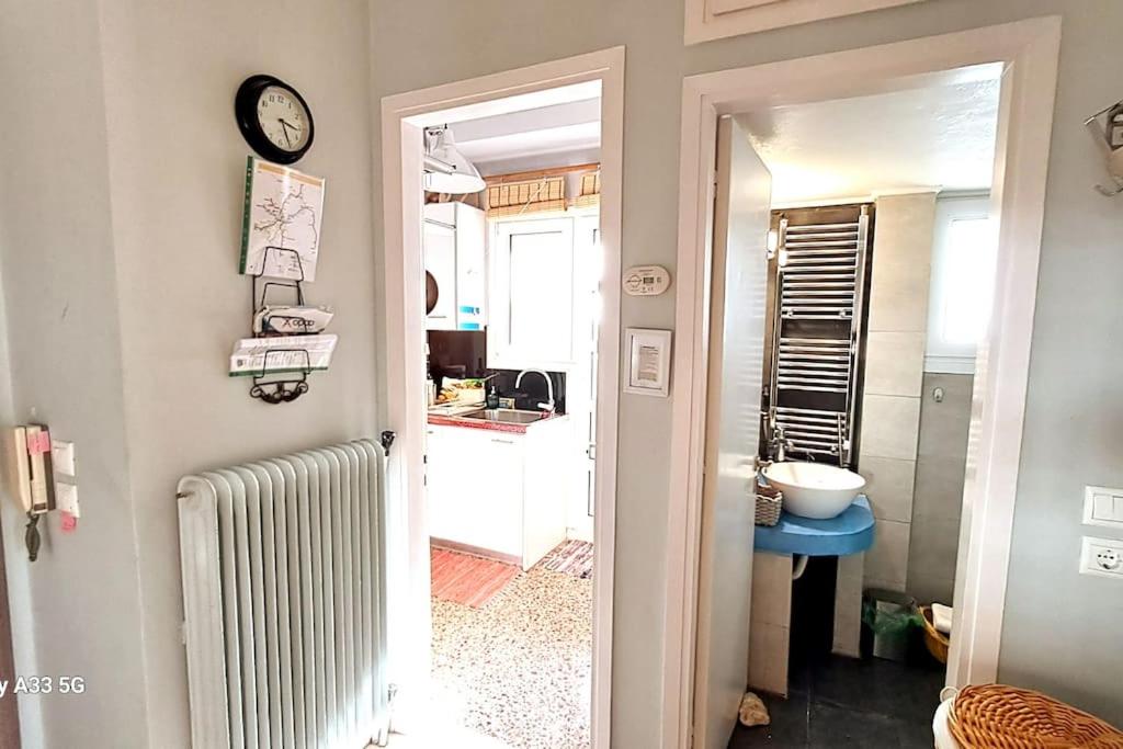 A Home Office penthouse, Syngrou- Fix Metro St.