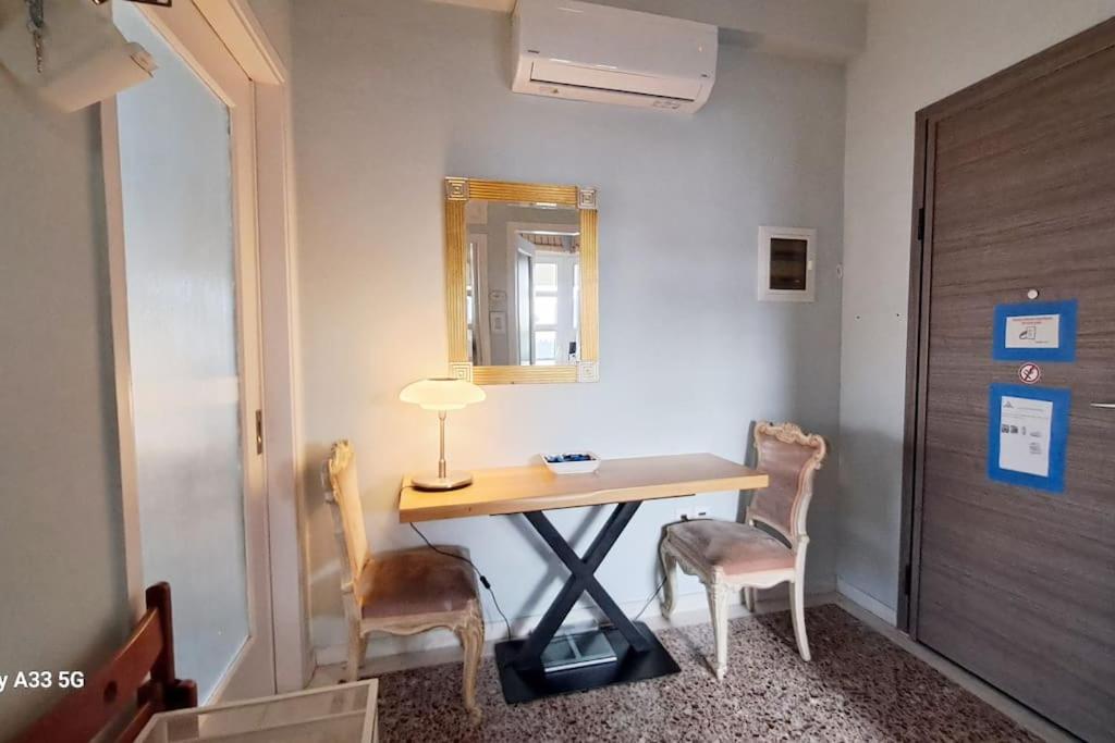 A Home Office penthouse, Syngrou- Fix Metro St.