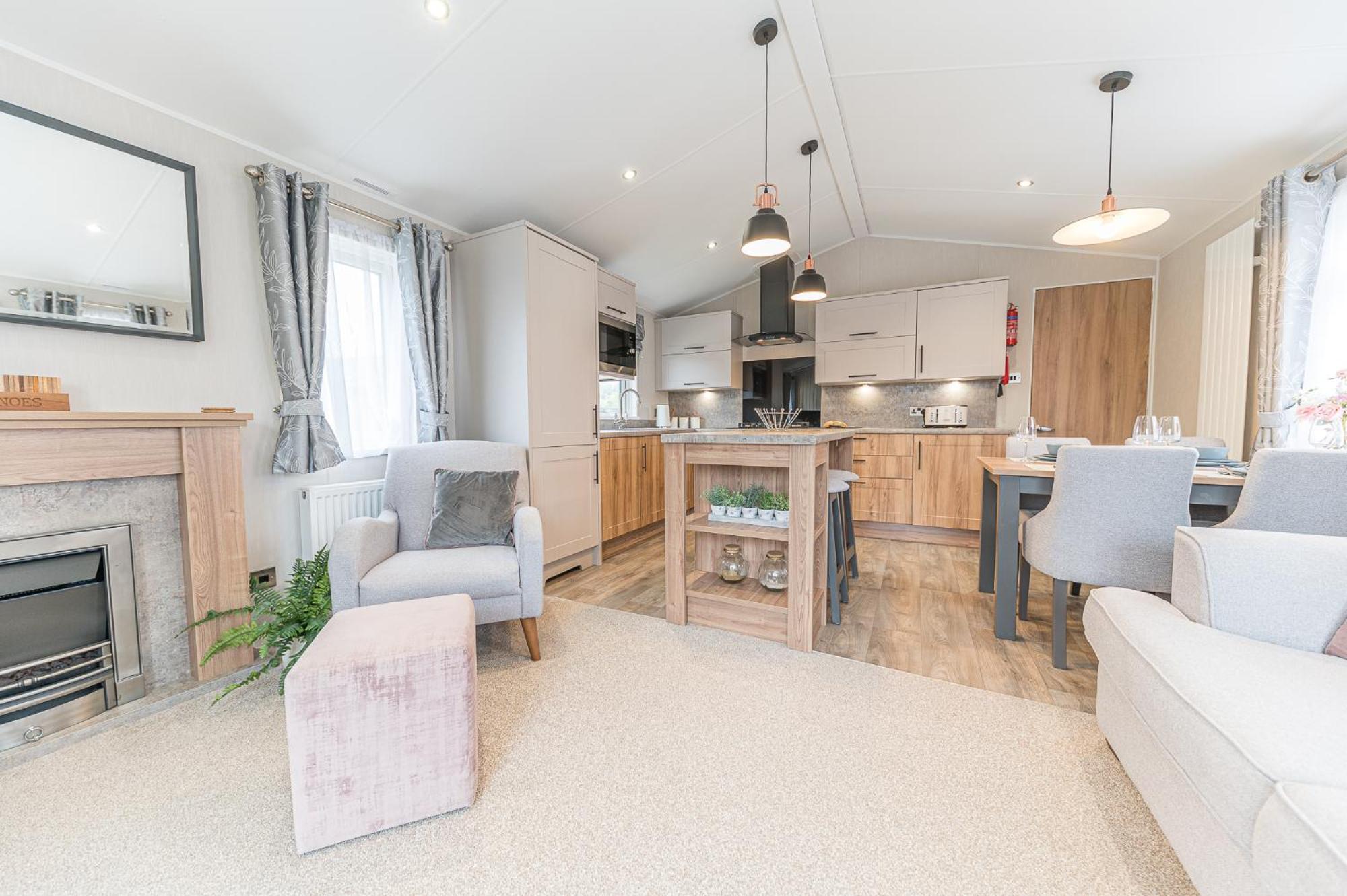 Tastefully decorated lodge on popular holiday park, easy access to Lakes and Dales and free parking