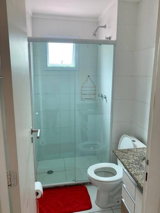 Apartamento Enseada Villa Di Fiori com piscina
