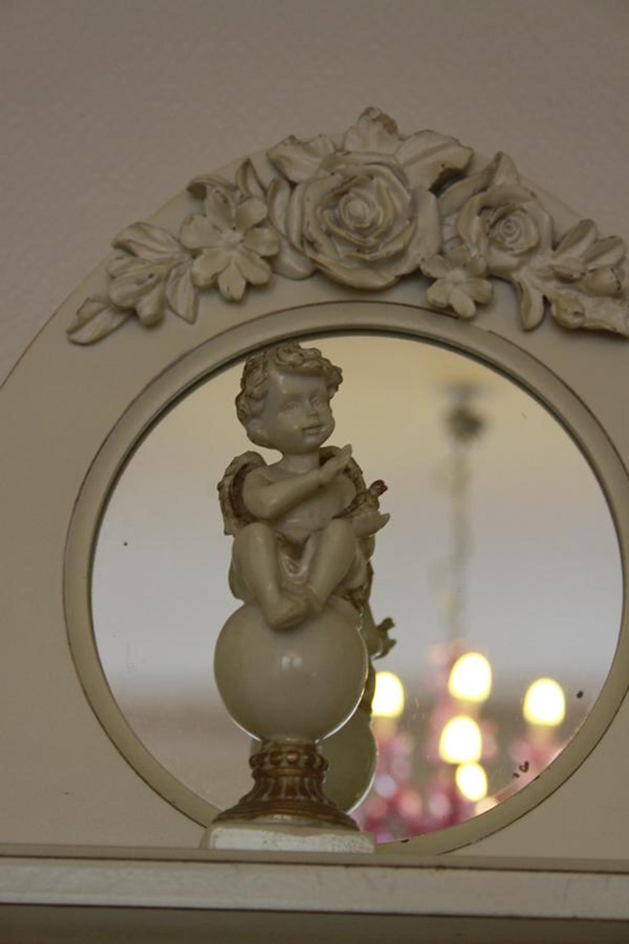 A Room In Paris
