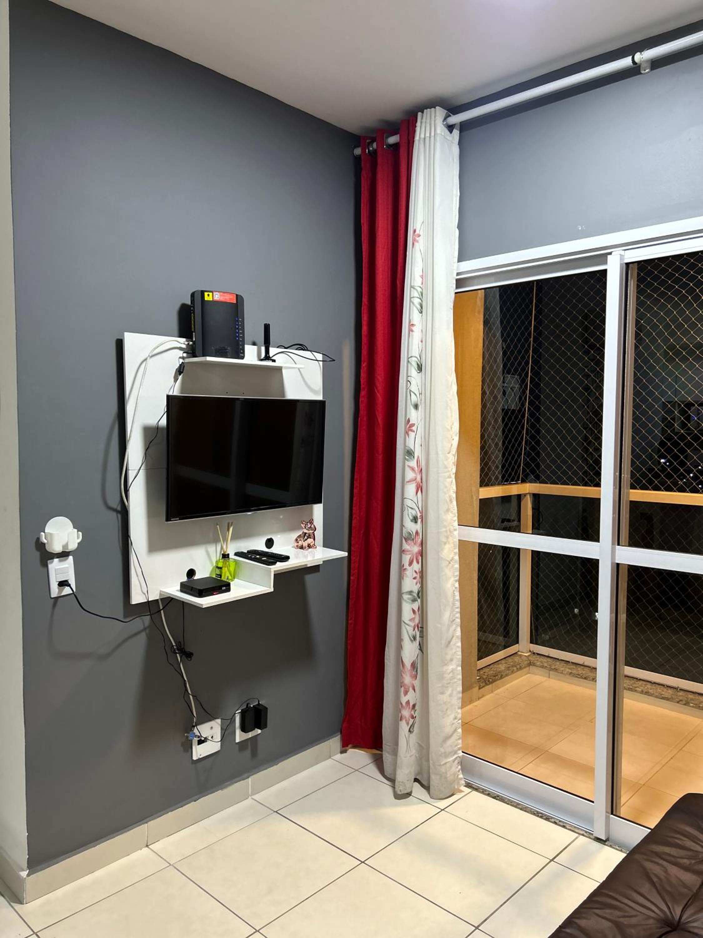 Apartamento Enseada Villa Di Fiori com piscina