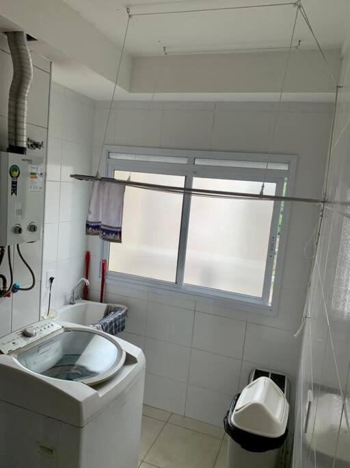 Apartamento Enseada Villa Di Fiori com piscina