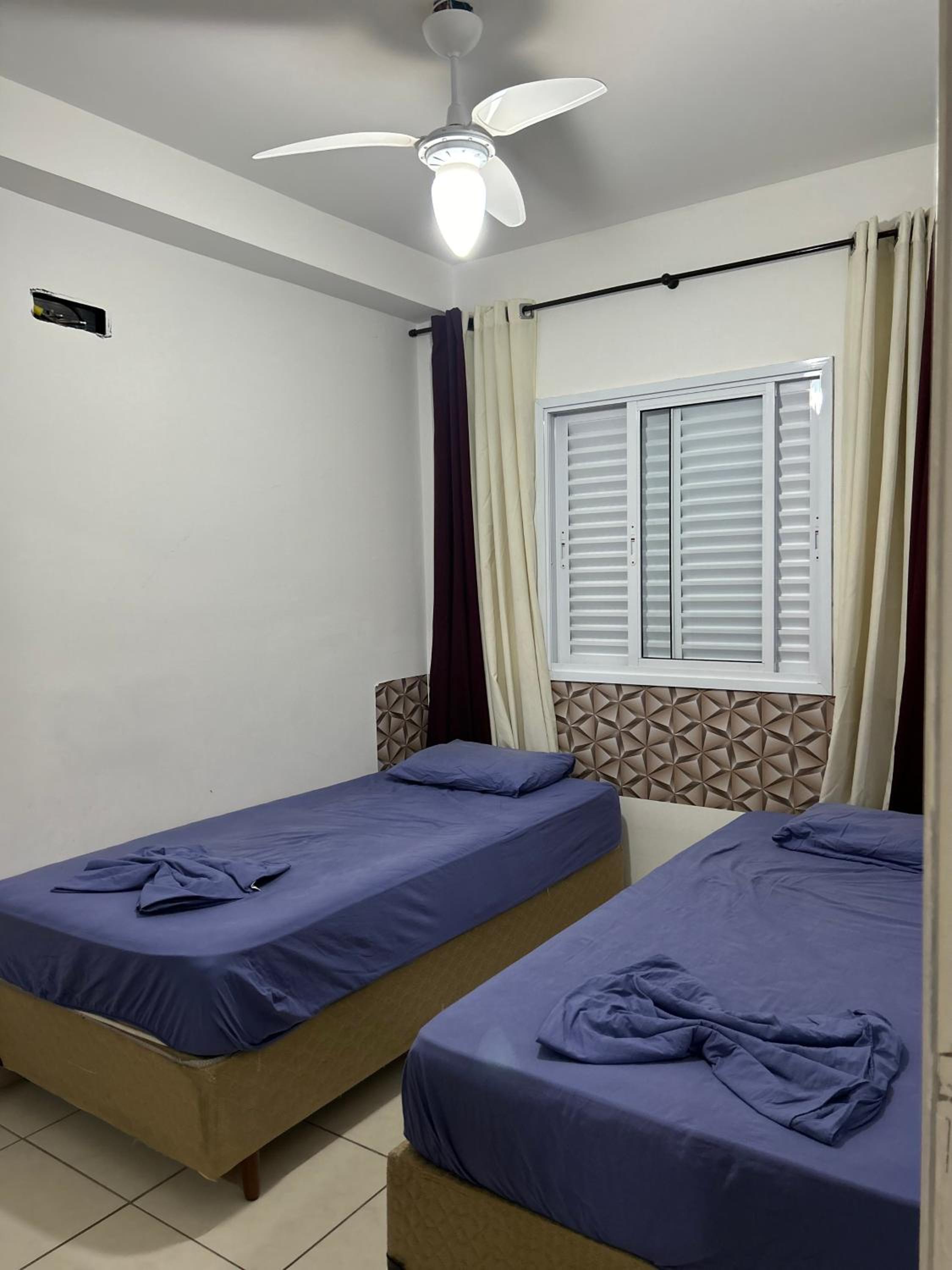 Apartamento Enseada Villa Di Fiori com piscina