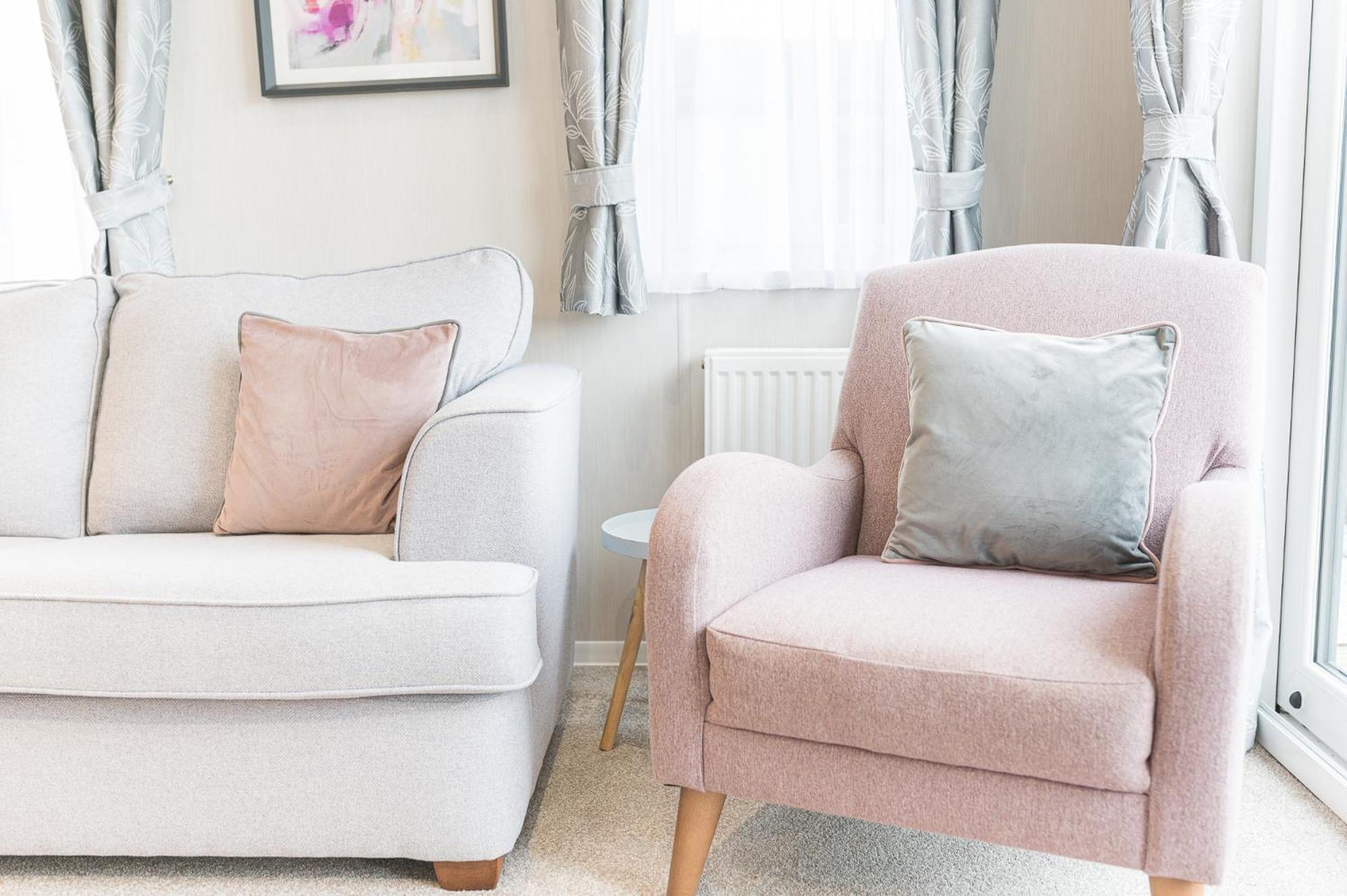 Tastefully decorated lodge on popular holiday park, easy access to Lakes and Dales and free parking