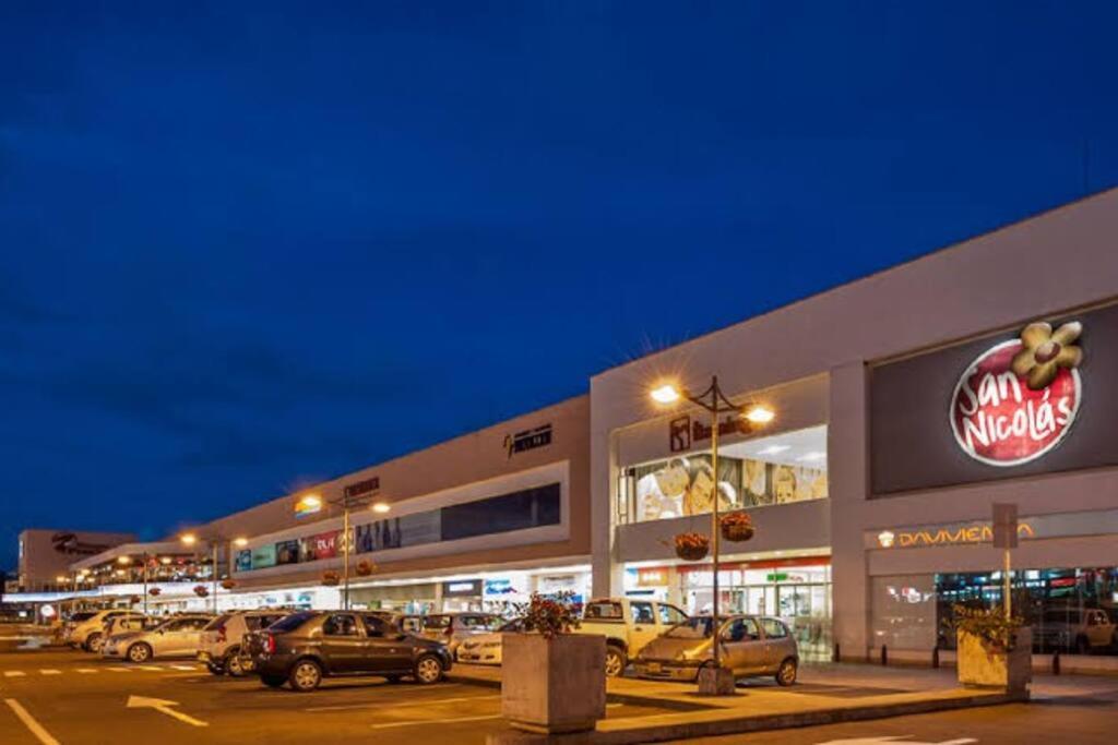 Amazing one bedroom apartment near the Airport !