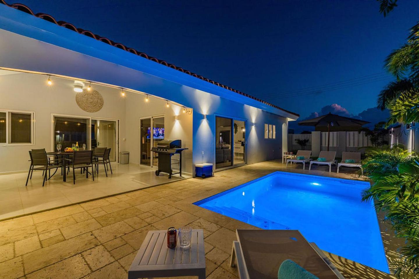 New modern 3BDR/2BA Private Pool