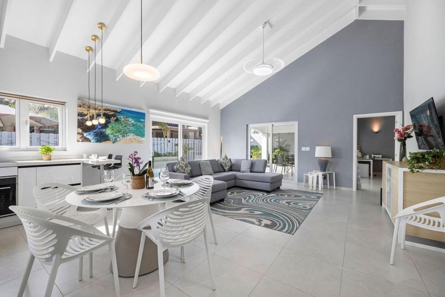 New modern 3BDR/2BA Private Pool