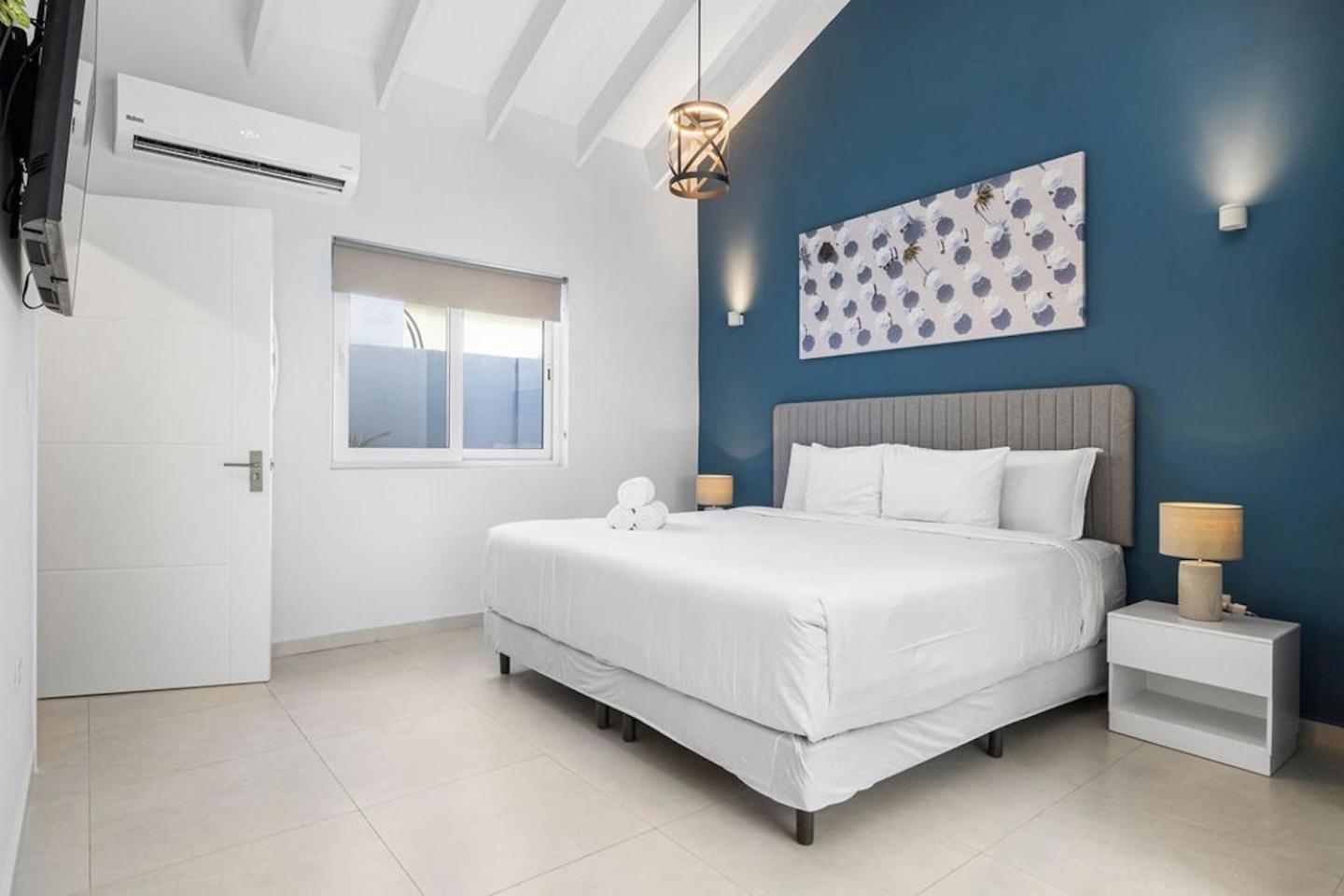 New modern 3BDR/2BA Private Pool