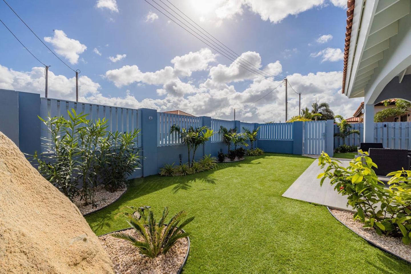 New modern 3BDR/2BA Private Pool