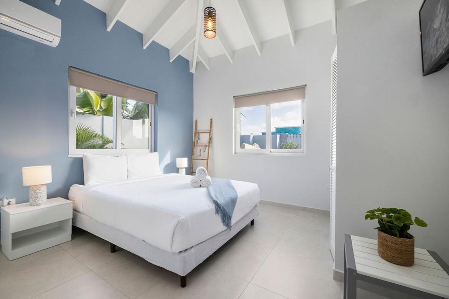 New modern 3BDR/2BA Private Pool