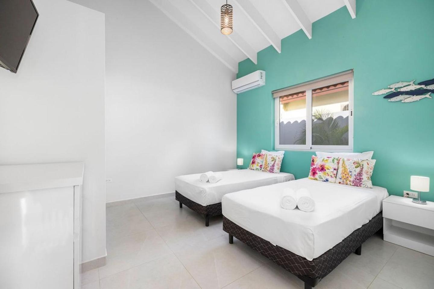 New modern 3BDR/2BA Private Pool