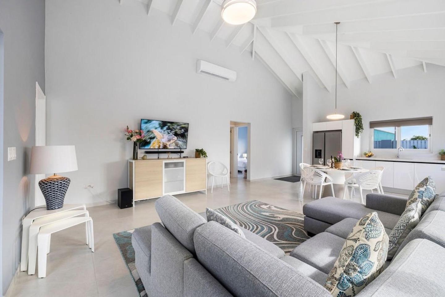 New modern 3BDR/2BA Private Pool