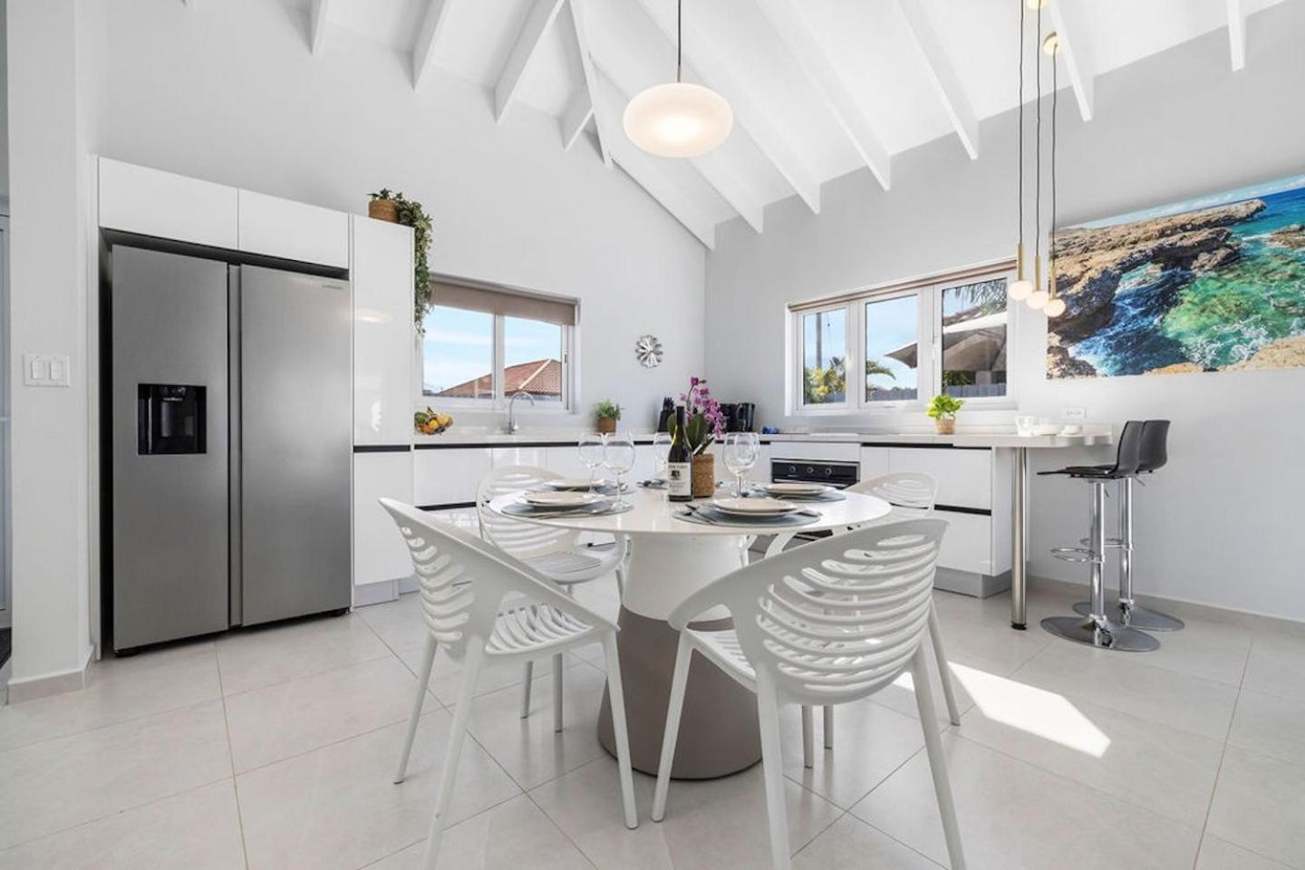 New modern 3BDR/2BA Private Pool