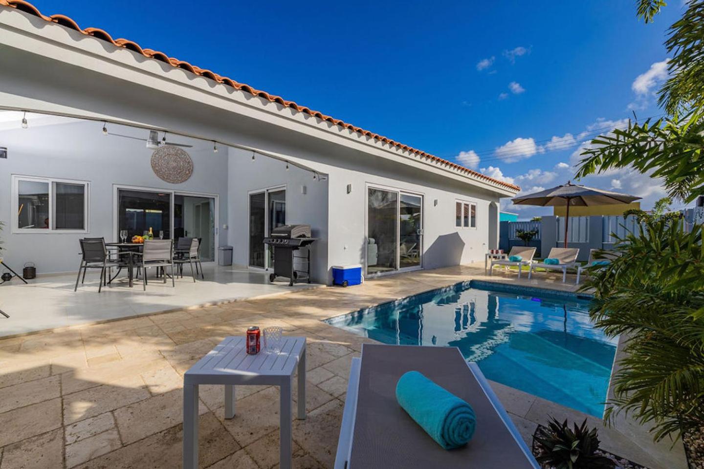 New modern 3BDR/2BA Private Pool