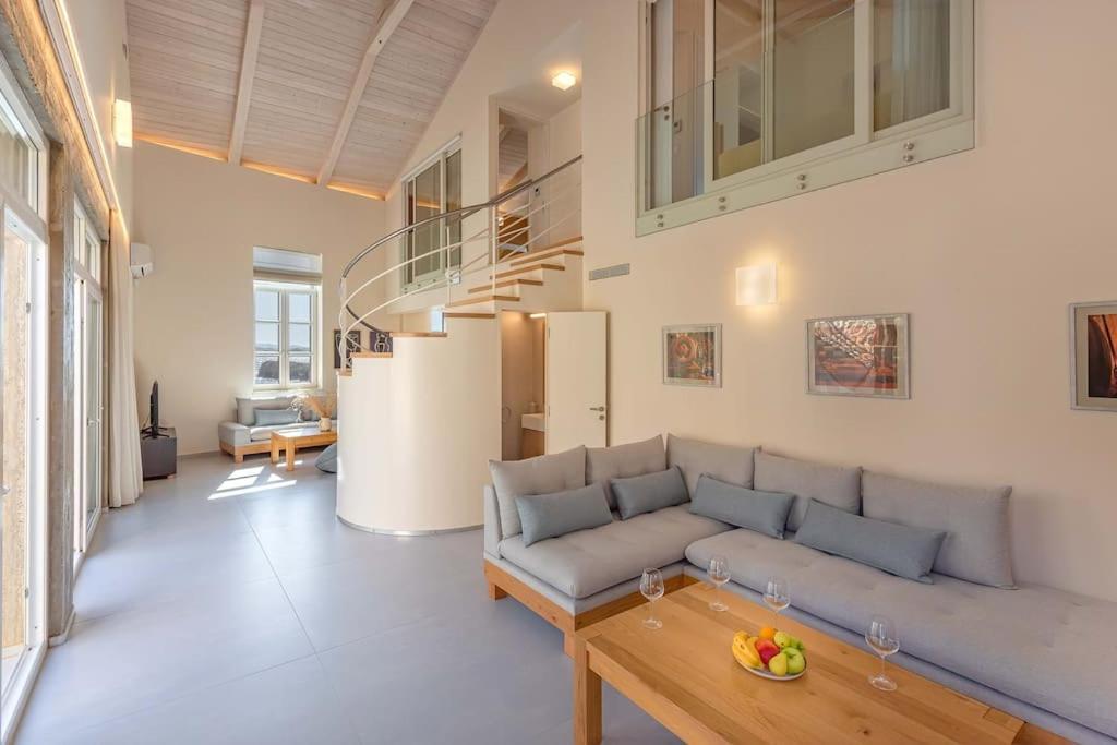 Hippocampo Waterfront Villa