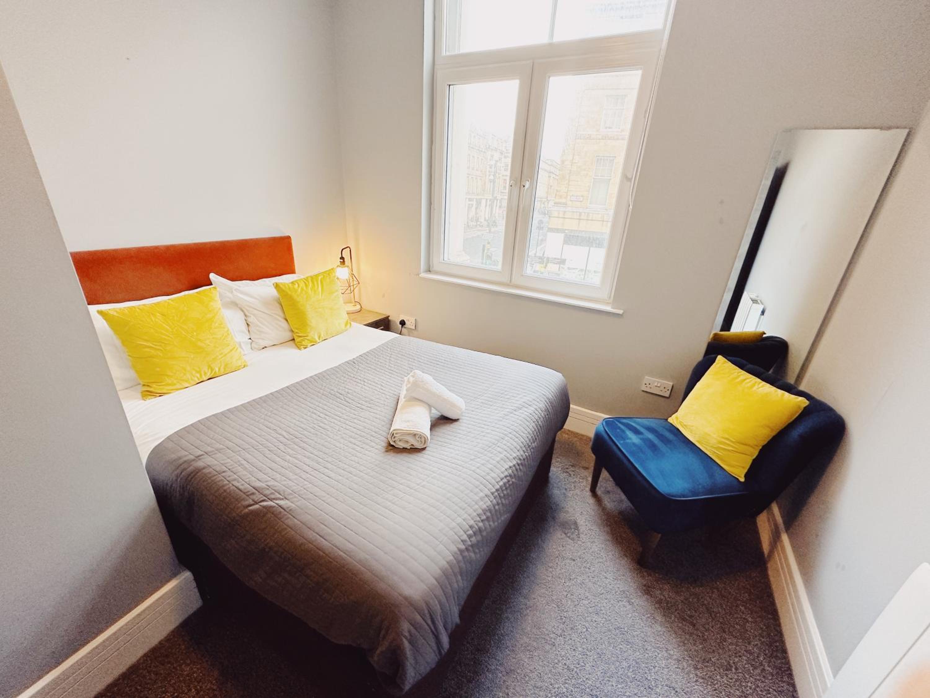 3 Bedroom Apartment in the Heart of Newcastle - Modern - Sleeps 6 view 5