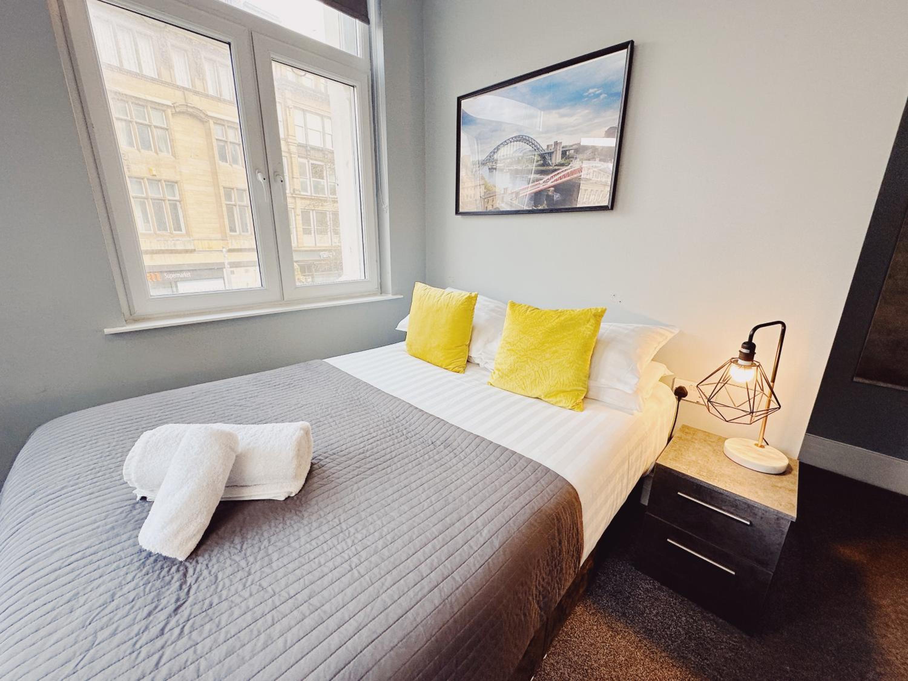 3 Bedroom Apartment in the Heart of Newcastle - Modern - Sleeps 6 view 3