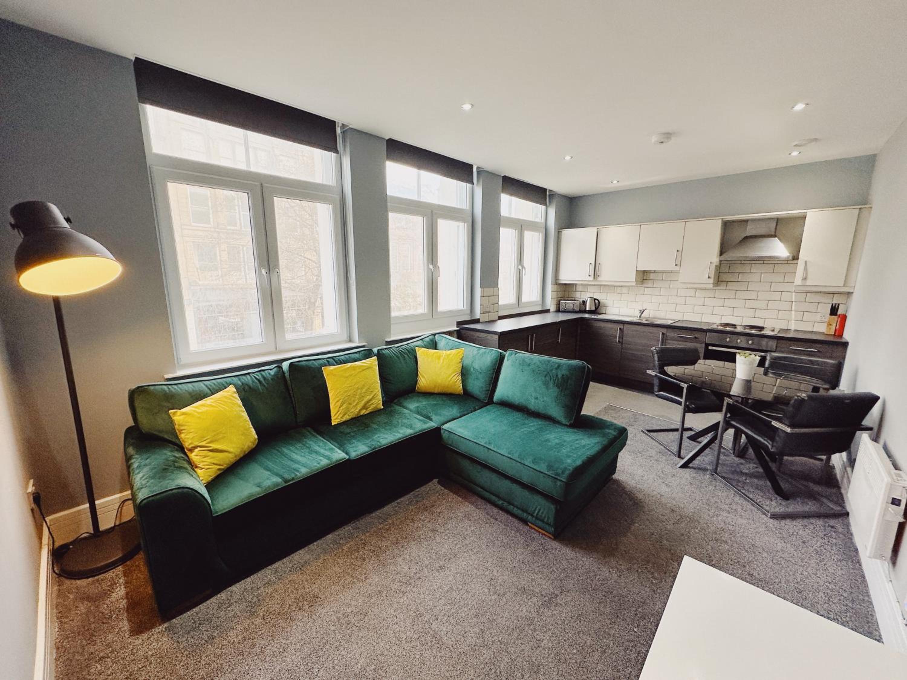 3 Bedroom Apartment in the Heart of Newcastle - Modern - Sleeps 6 view 2