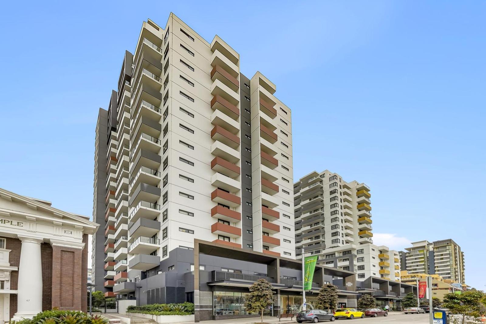 2BR Apartment in heart of Burwood