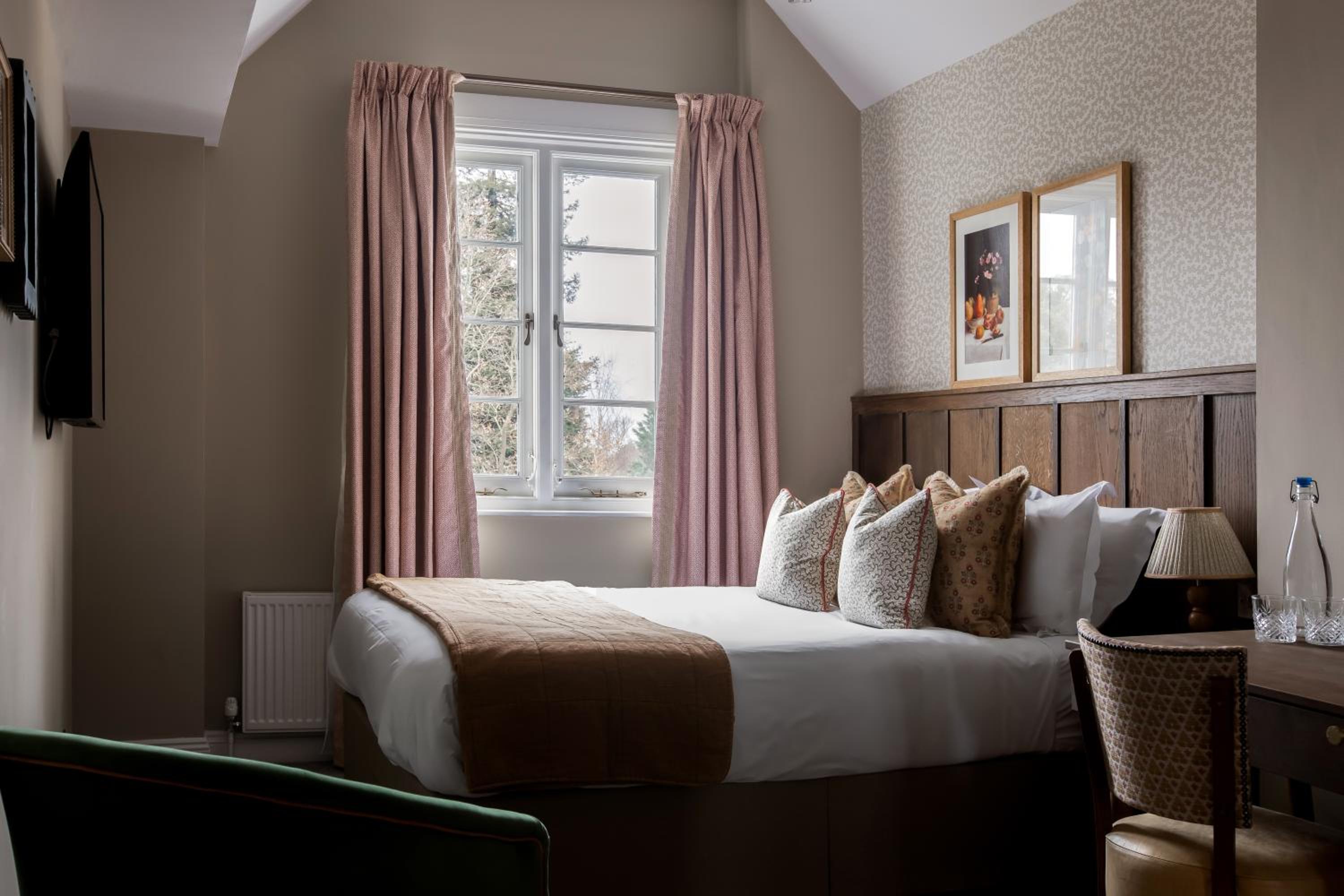 Guildford Vacations - Worplesdon Place Hotel - Property Image 47