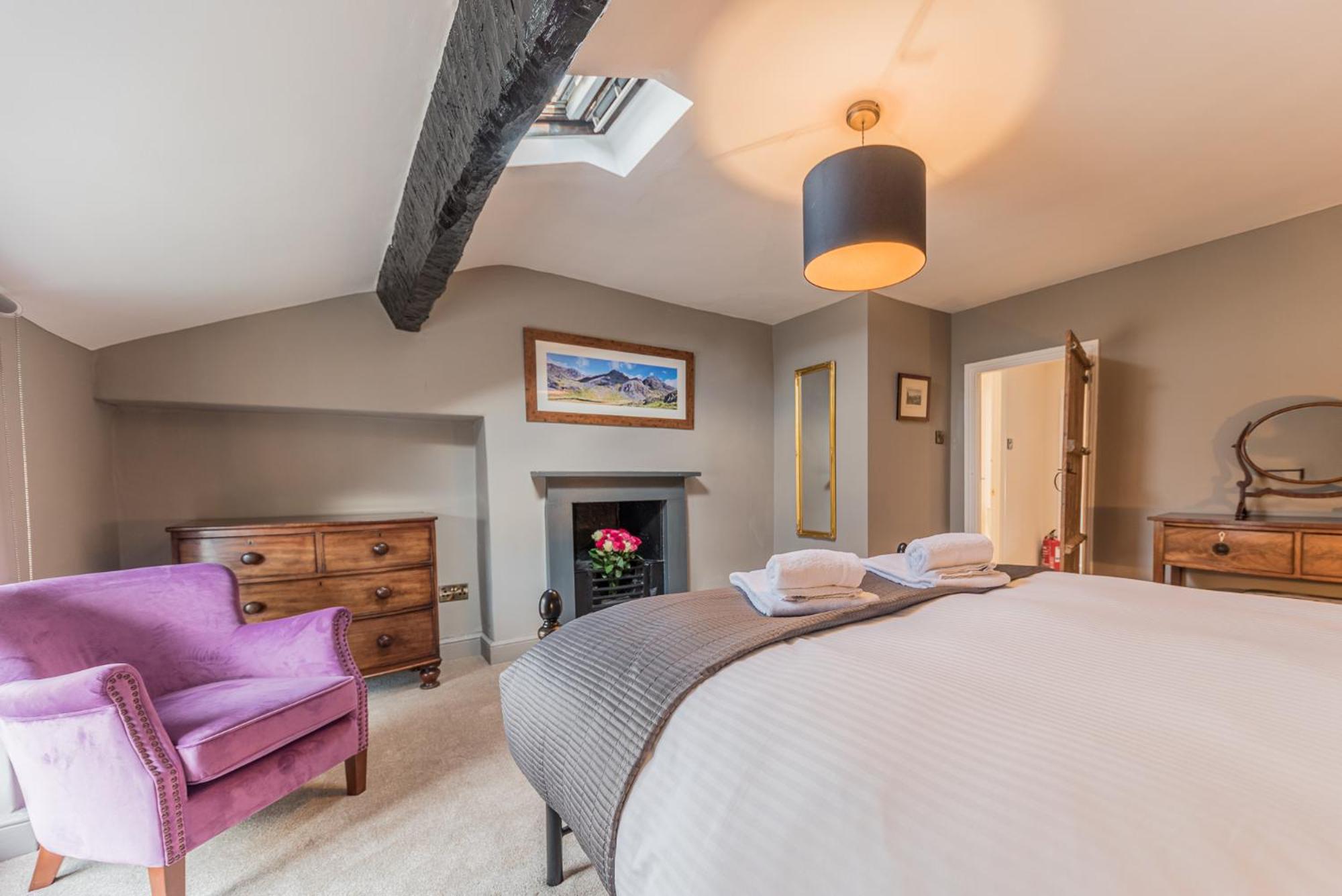 Tastefully decorated family friendly property central Kirkby Lonsdale parking and EV charger view 4