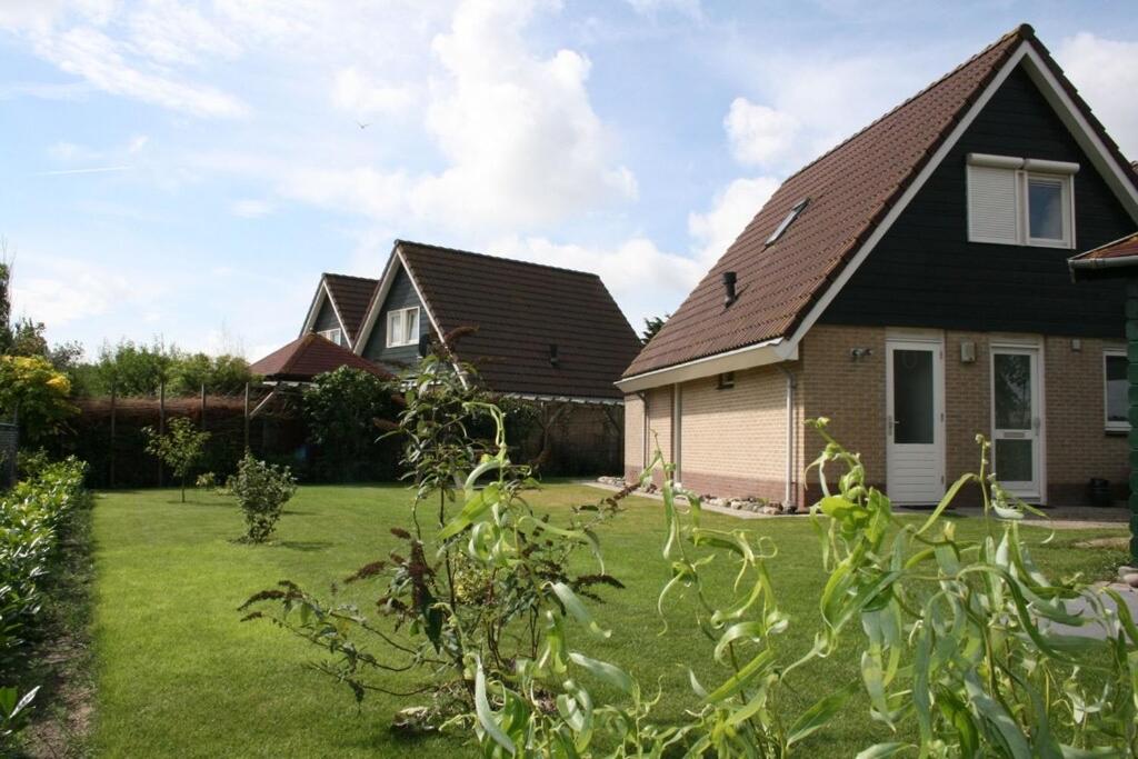 Vakantiehuis bij strand Julianadorp, afgesloten tuin & hond welkom view 2